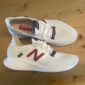 Men’s New Balance Roav Sneaker. Size 9. Gently Used.